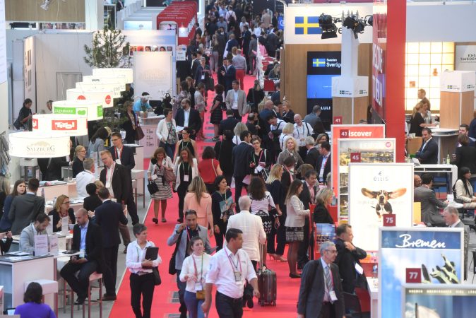 people walking on the sow floor at IMEX Frankfurt 2022, which achieved Visionary status for sustainability.